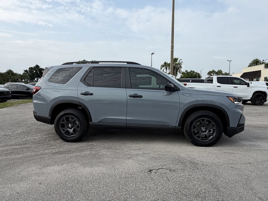 Used 2025 Honda Pilot TrailSport image 4
