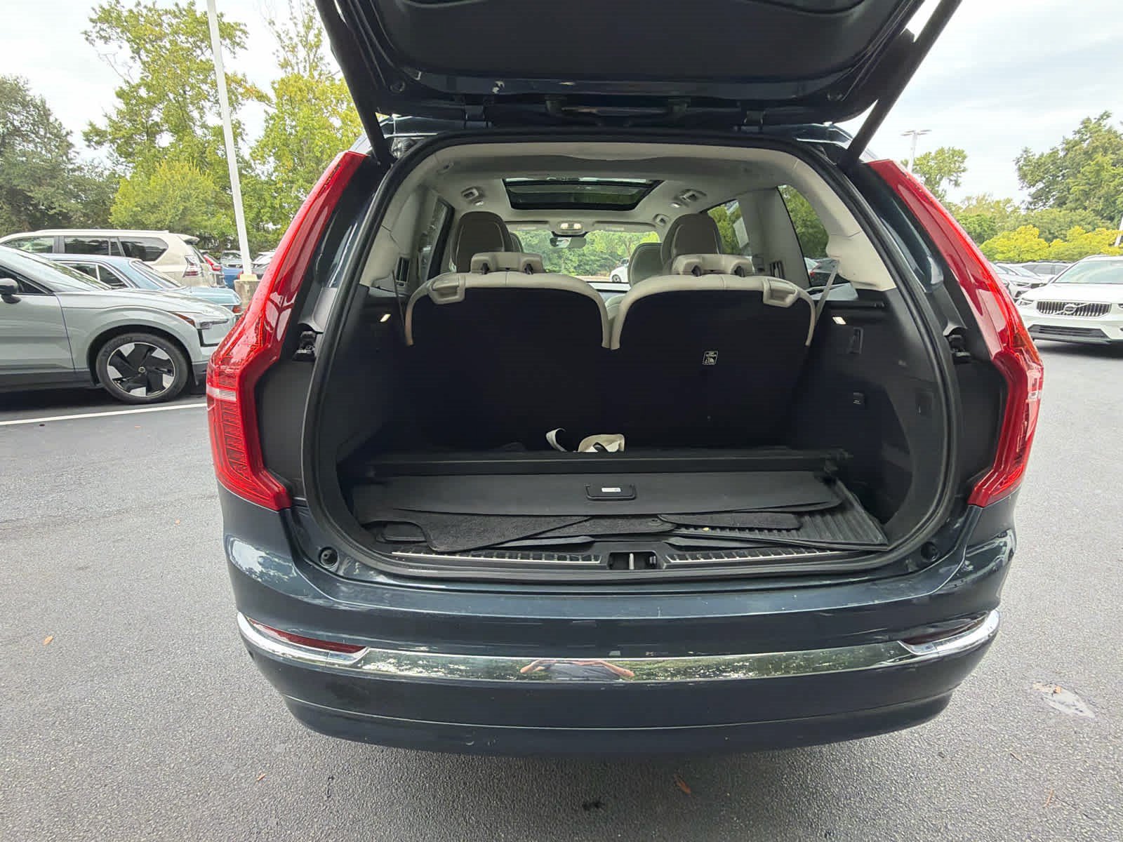 Used 2023 Volvo XC90 B6 Plus w/ Protection Package AWD/4WD image 22