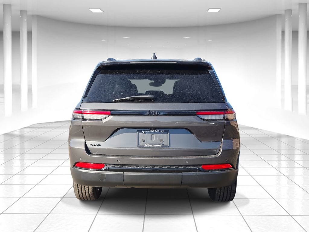 Used 2023 Jeep Grand Cherokee Altitude image 4