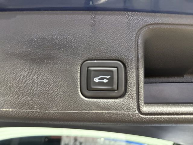 Used 2023 GMC Terrain SLT image 21