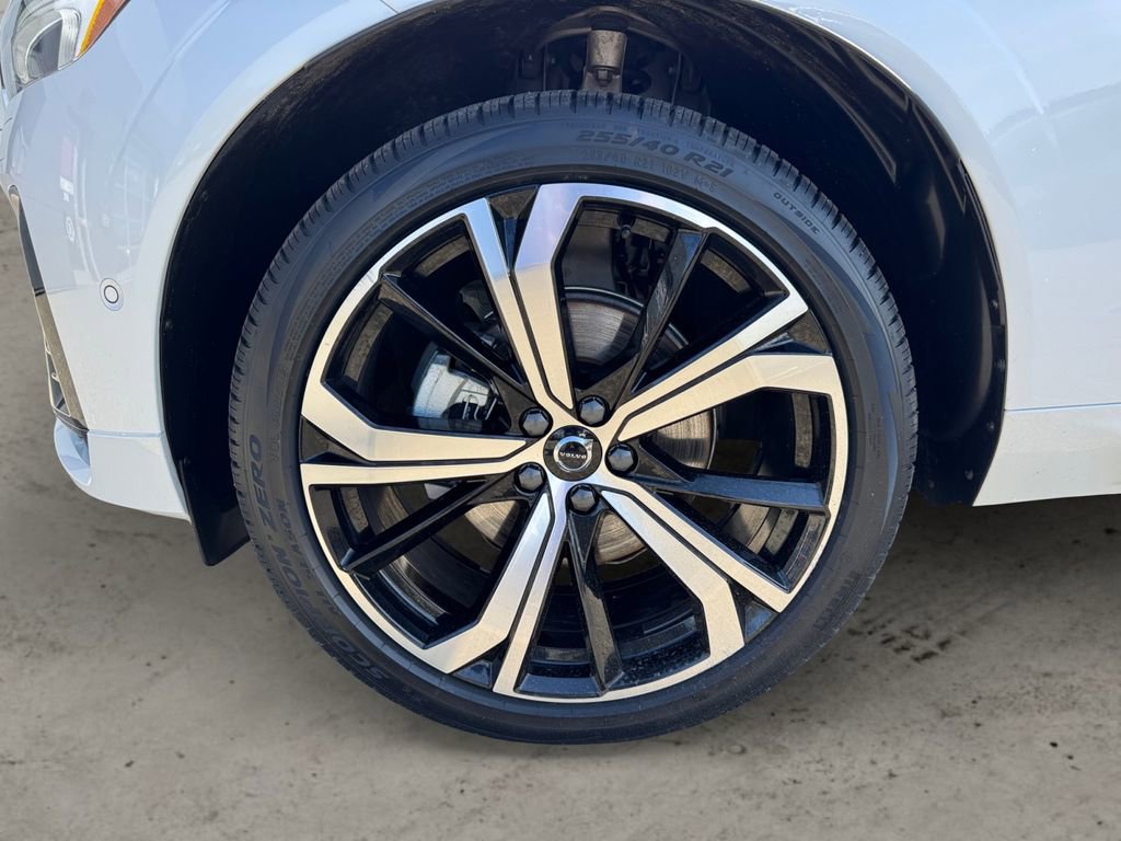 Certified 2024 Volvo XC60 B5 Ultimate w/ Protection Package Premier AWD/4WD image 9