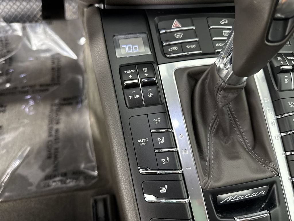 Certified 2017 Porsche Macan AWD/4WD image 30