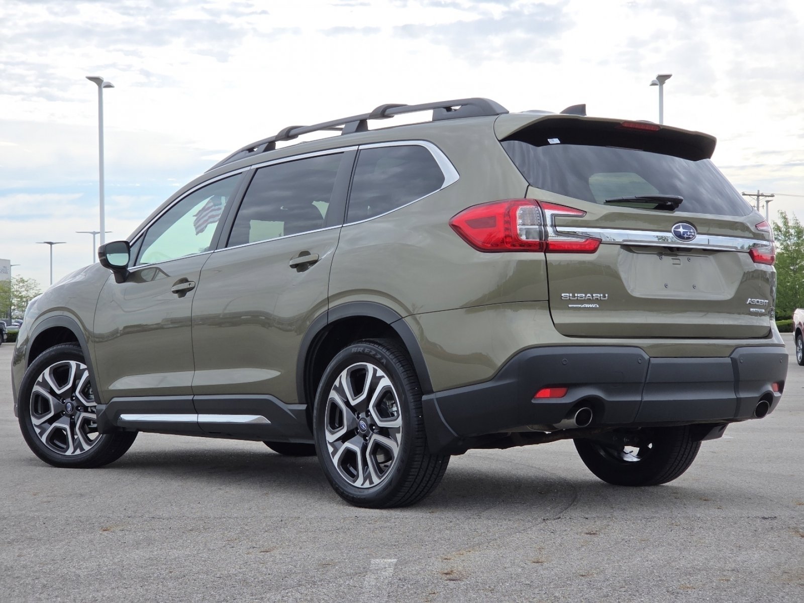 Used 2024 Subaru Ascent Limited w/ Technology Package AWD/4WD image 17