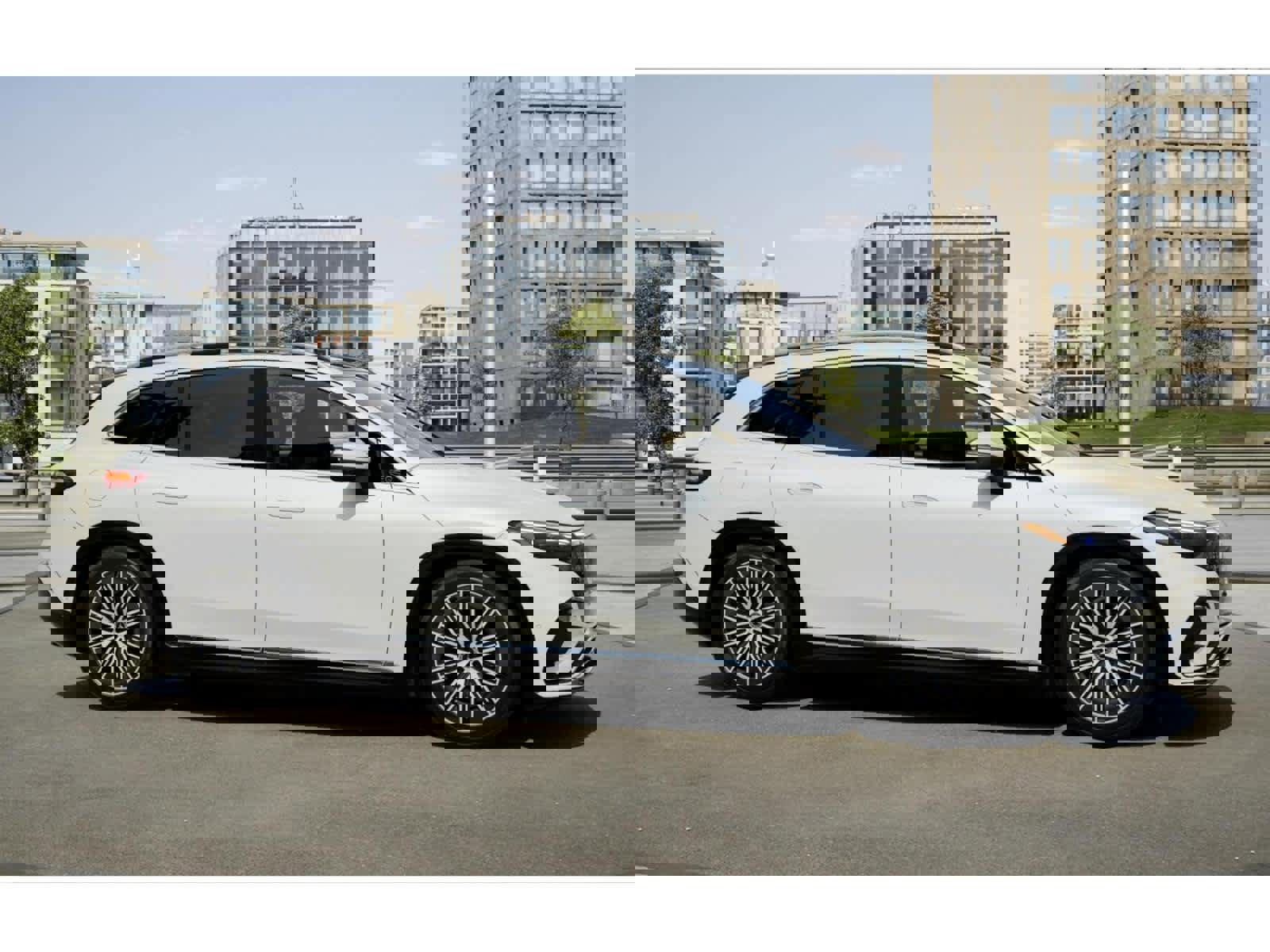 New 2026 Mercedes-Benz EQS 550 4MATIC SUV image 14