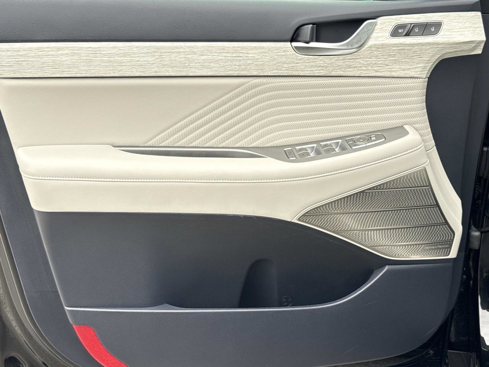 Used 2025 Hyundai Palisade Calligraphy image 18