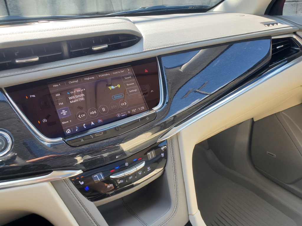 Used 2024 Cadillac XT6 Premium Luxury w/ LPO, Floor Liner Package AWD/4WD image 25