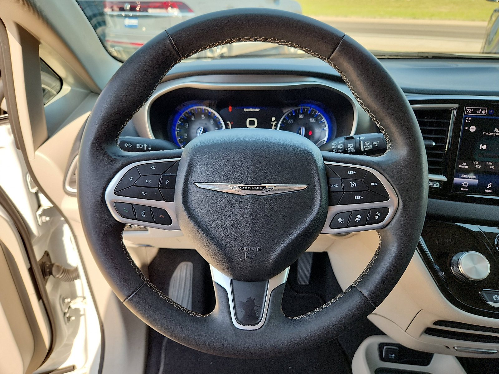 Used 2023 Chrysler Pacifica Touring-L FWD image 16