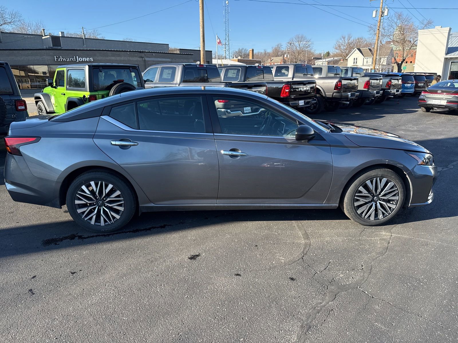 Used 2024 Nissan Altima 2.5 SV image 26
