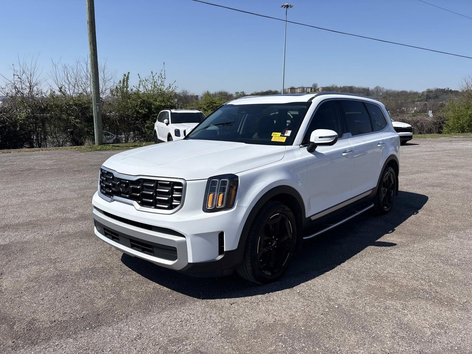 Used 2024 Kia Telluride S w/ S Sunroof Package image 3