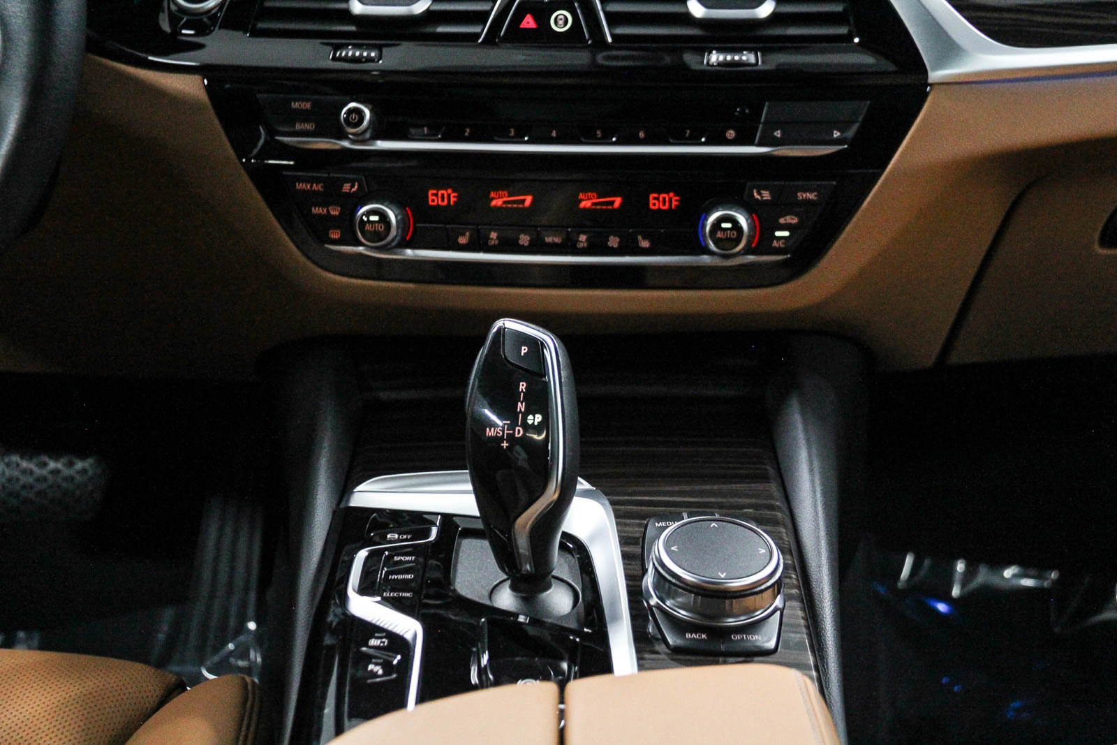 Certified 2023 BMW 530e w/ Convenience Package image 14