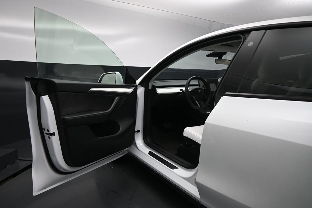 Used 2023 Tesla Model Y Long Range AWD/4WD image 7
