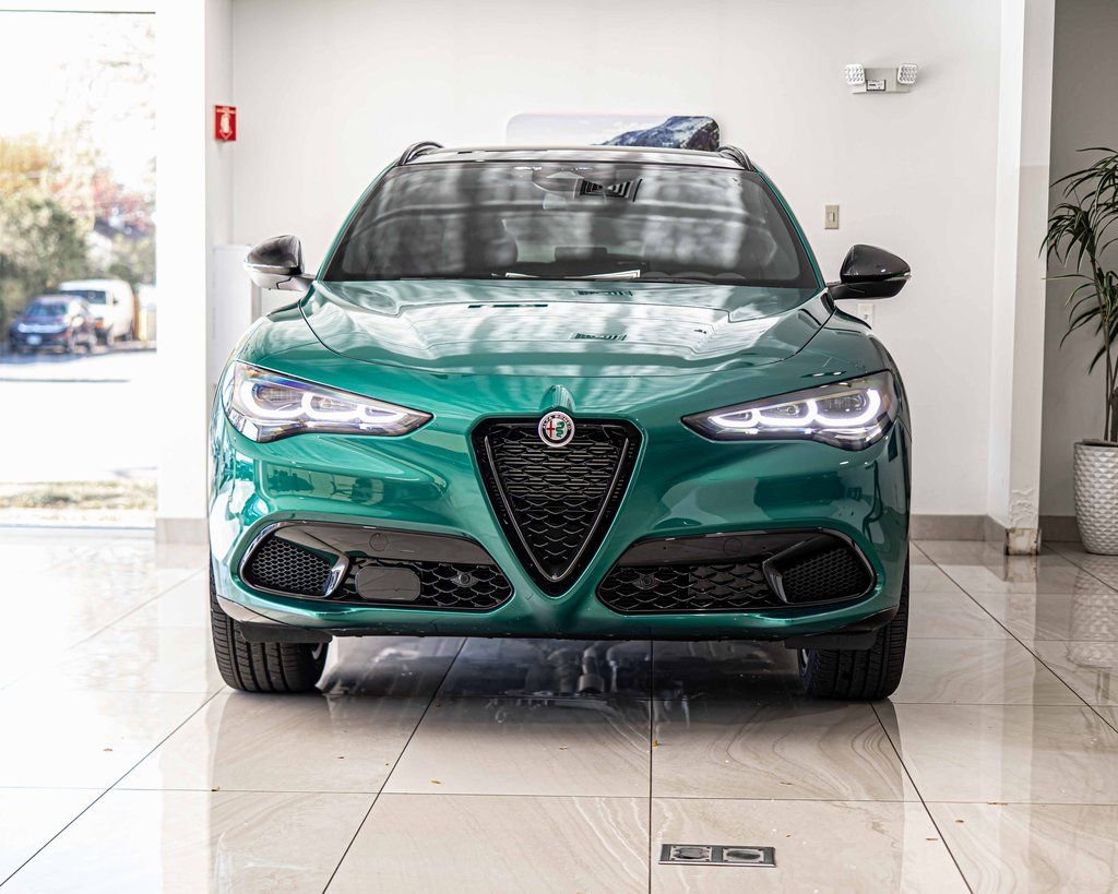 New 2025 Alfa Romeo Stelvio Sprint image 2