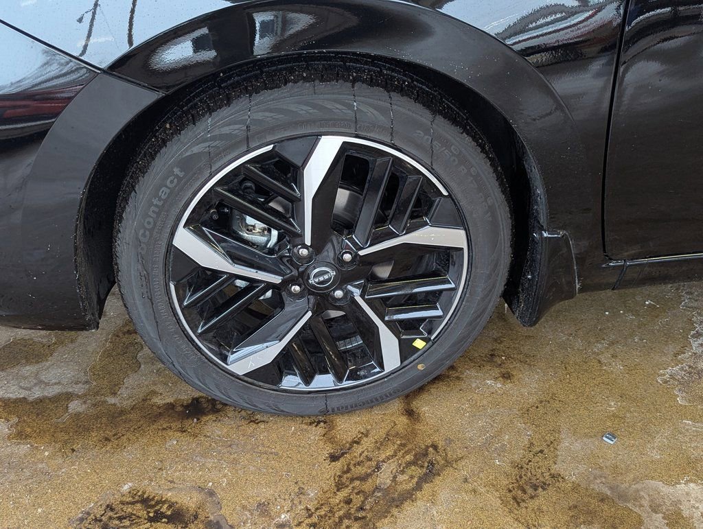 New 2025 Nissan Versa SR w/ Trunk Package image 33