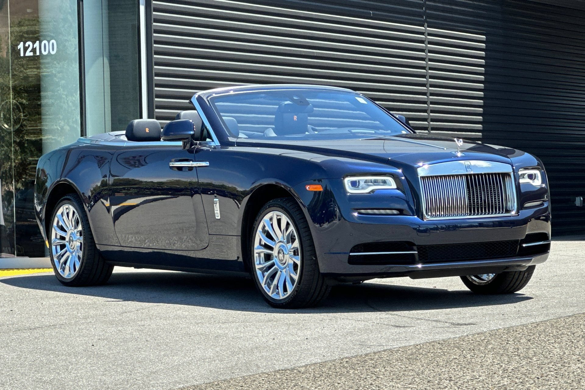 Used 2019 Rolls-Royce Dawn RWD image 10