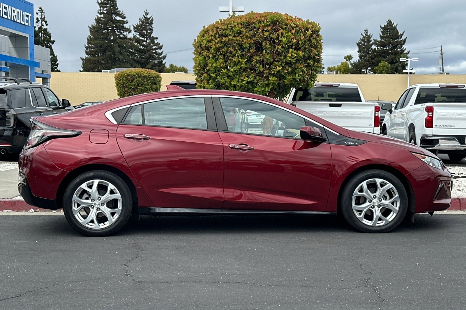 Used 2017 Chevrolet Volt Premier w/ Driver Confidence II Package image 4