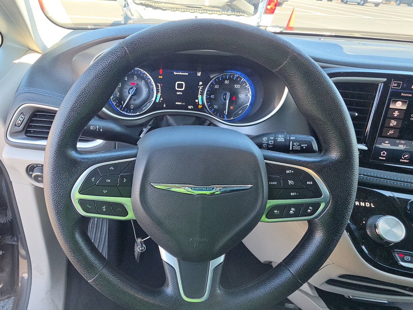 Used 2021 Chrysler Pacifica Touring FWD image 11