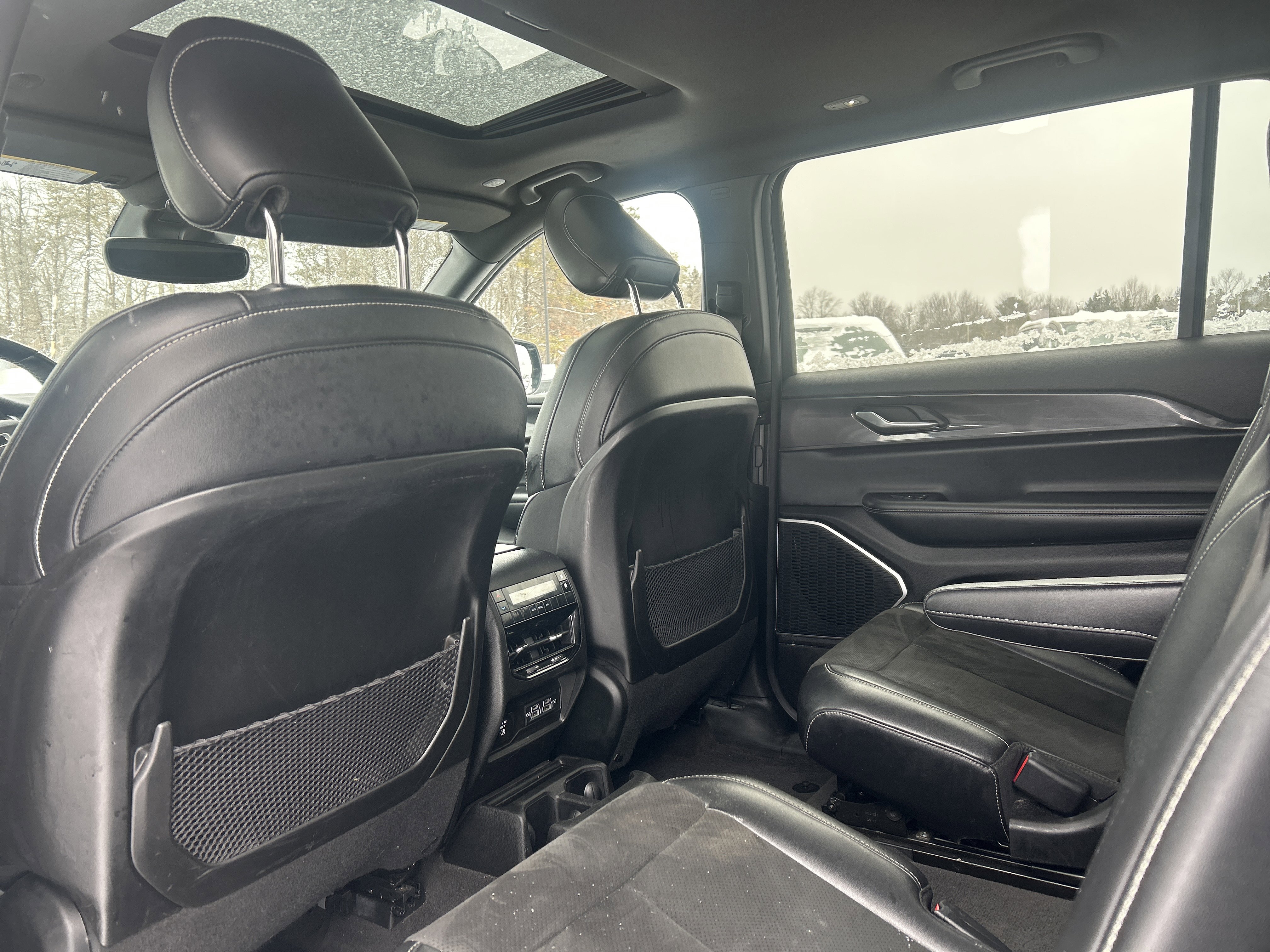 Used 2021 Jeep Grand Cherokee L Laredo image 11