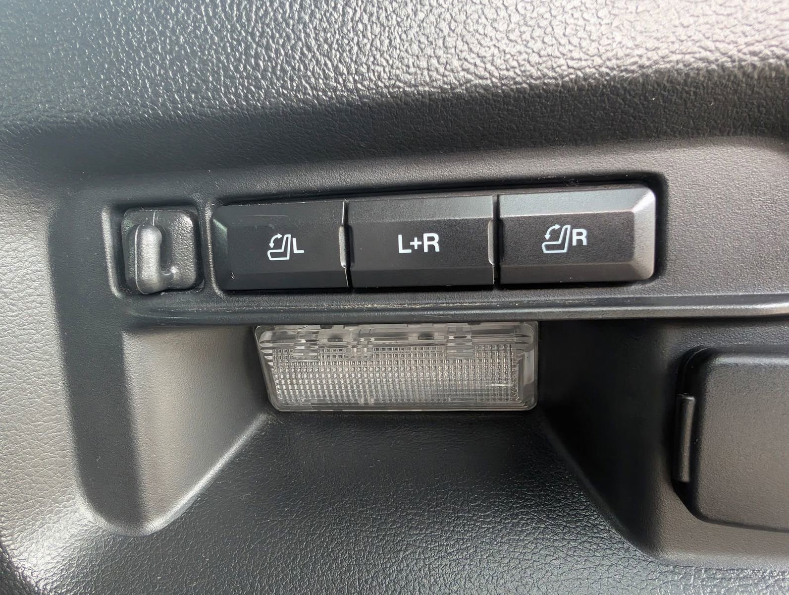 Used 2023 Ford Explorer Limited w/ Equipment Group 301A AWD/4WD image 30