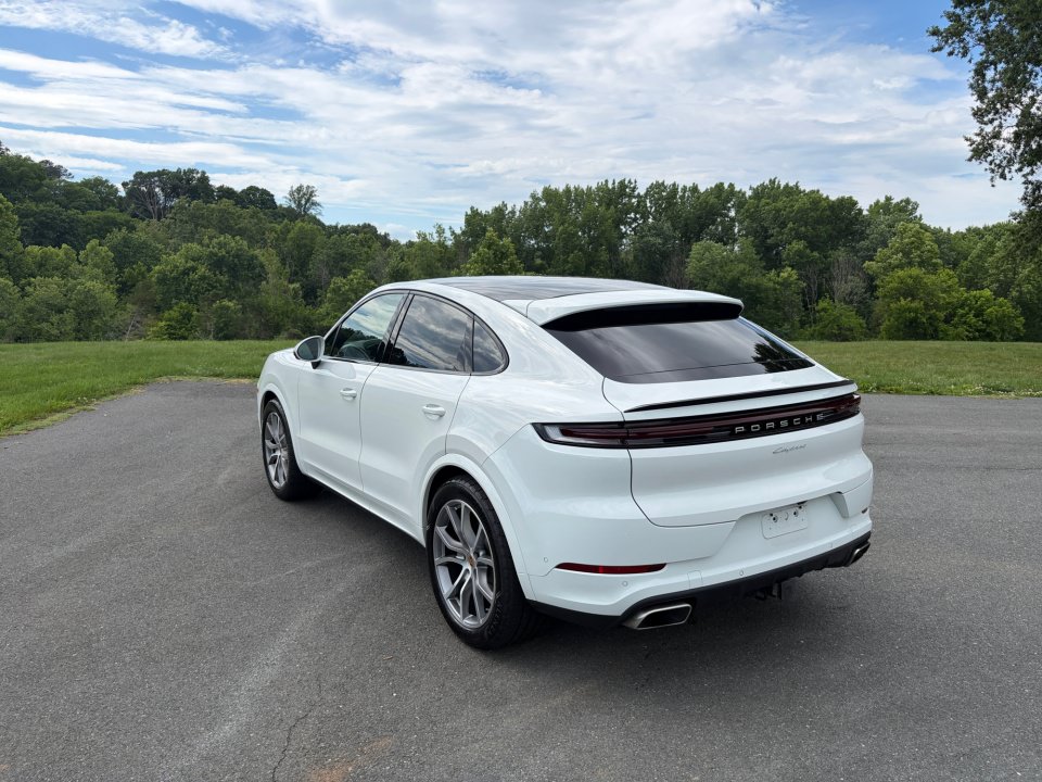 Certified 2025 Porsche Cayenne Coupe AWD/4WD image 3