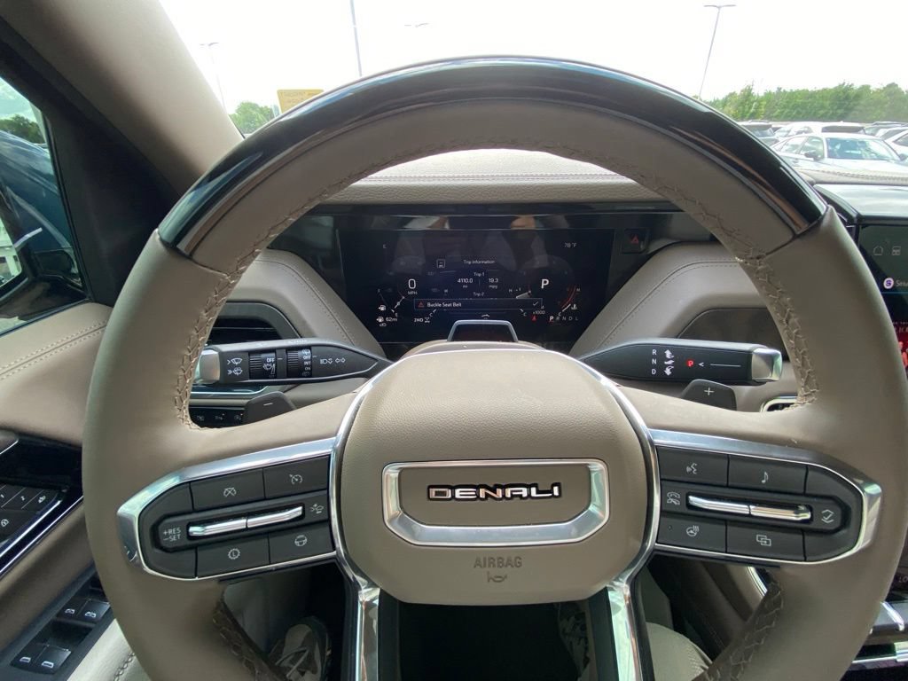 Used 2026 GMC Yukon Denali w/ Denali Reserve Package AWD/4WD image 14
