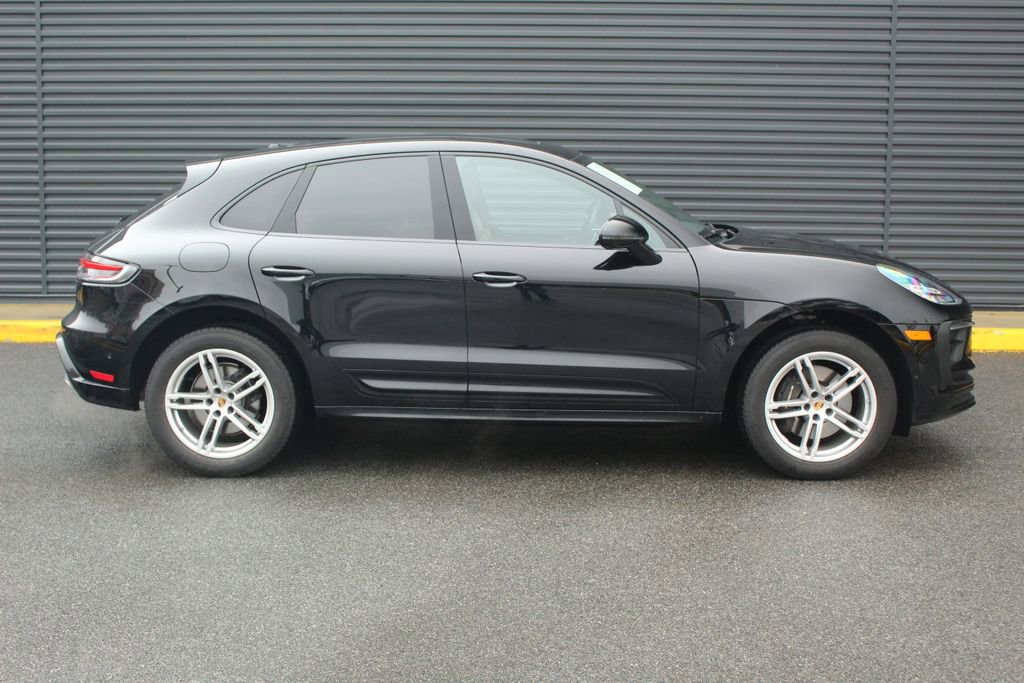 Certified 2025 Porsche Macan image 9