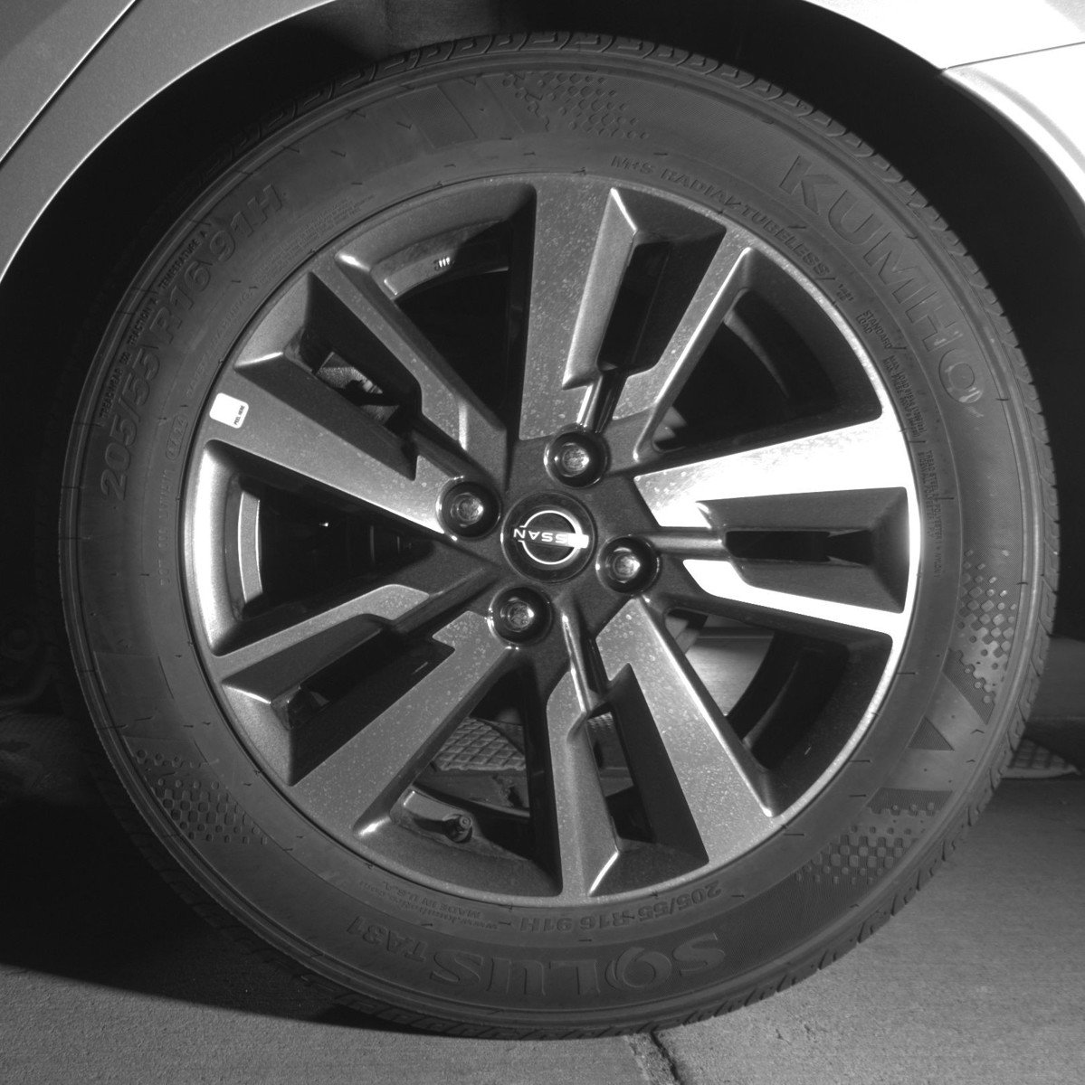 Used 2025 Nissan Versa SV FWD image 14