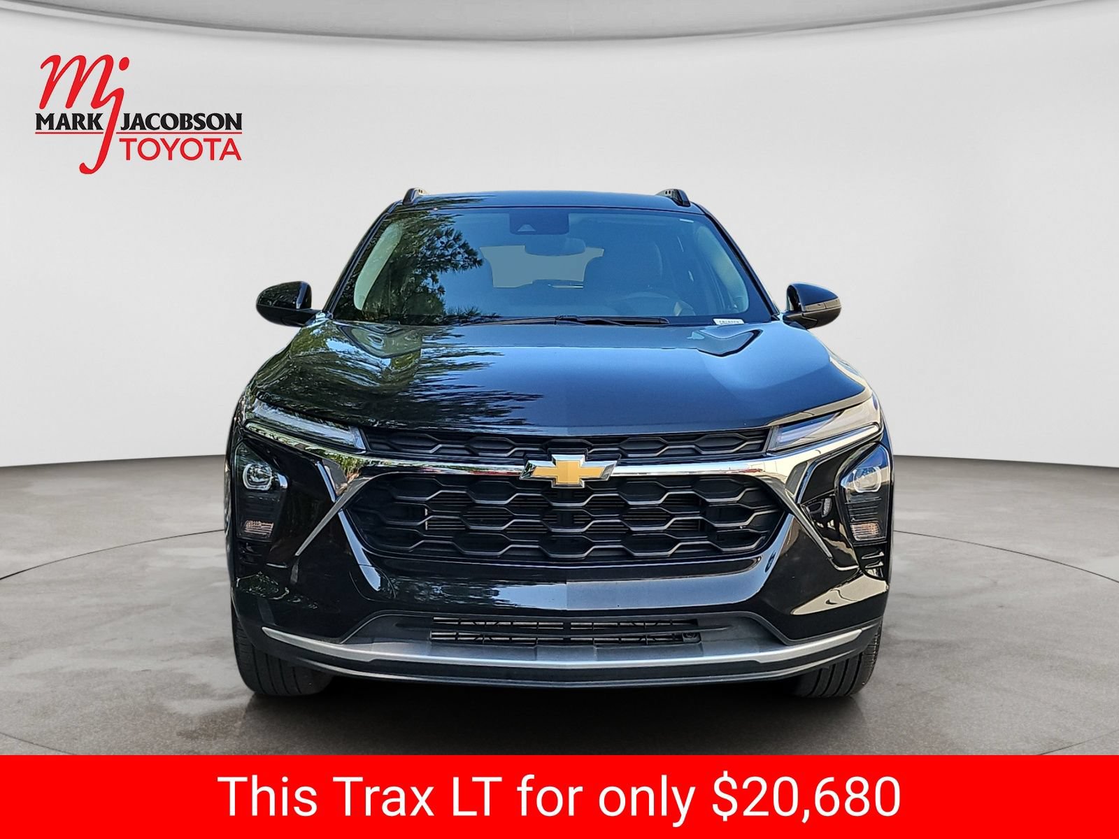 Used 2025 Chevrolet Trax LT FWD image 3