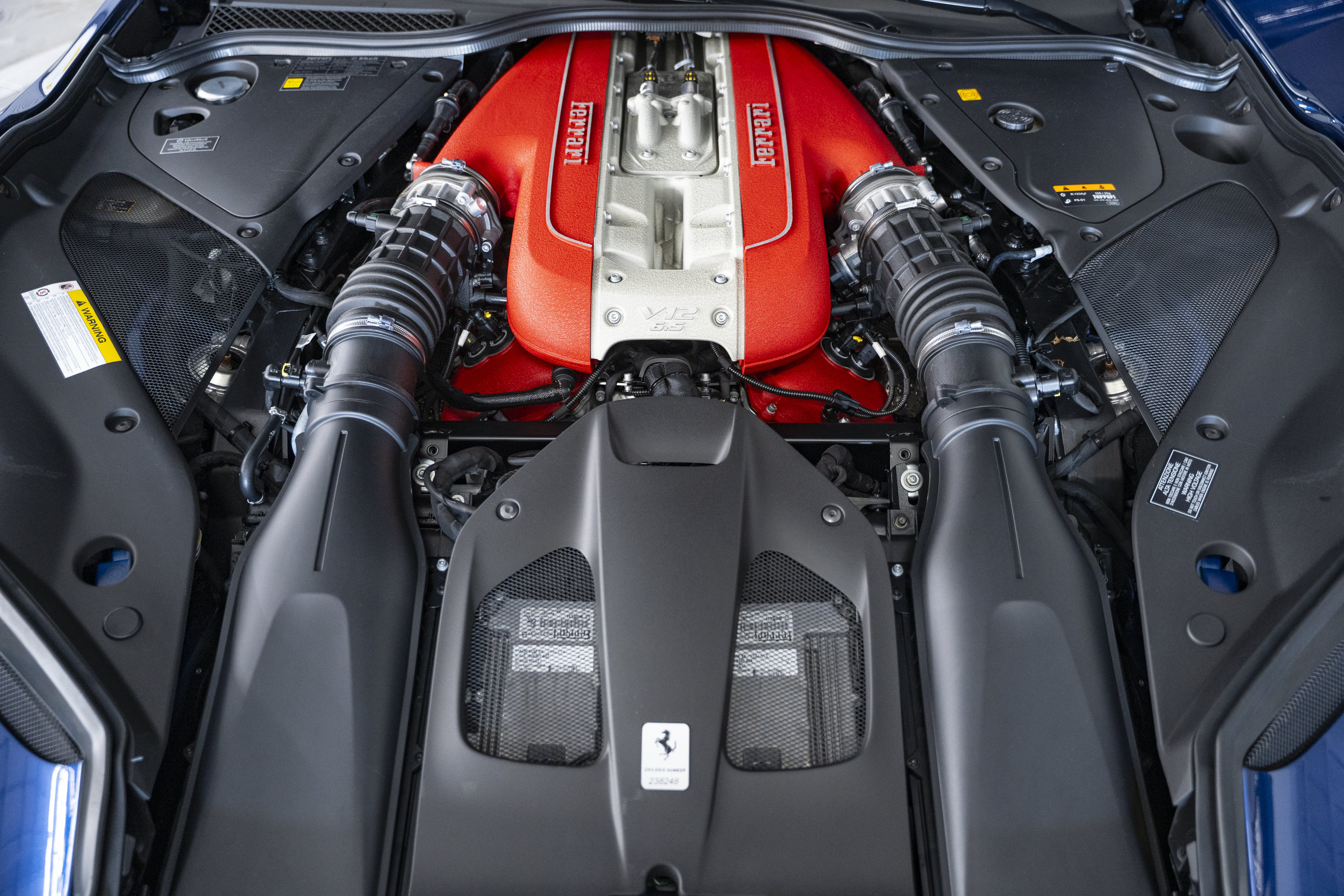 Used 2019 Ferrari 812 Superfast RWD image 46