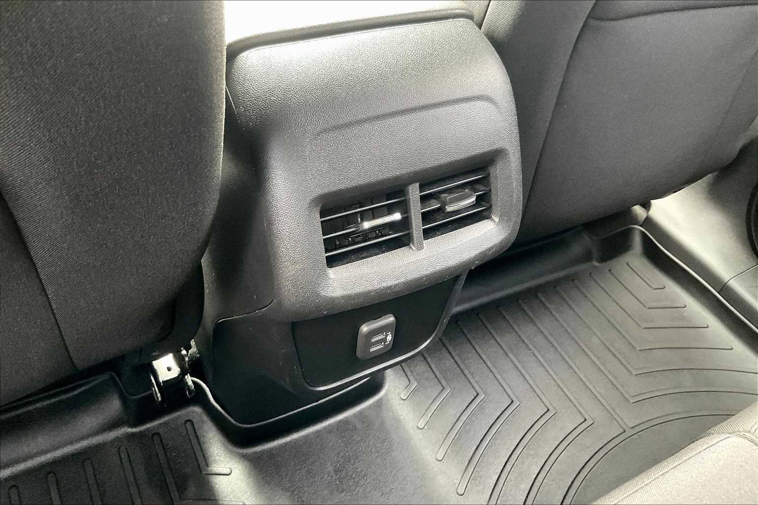 Used 2020 Chevrolet Equinox LT image 27