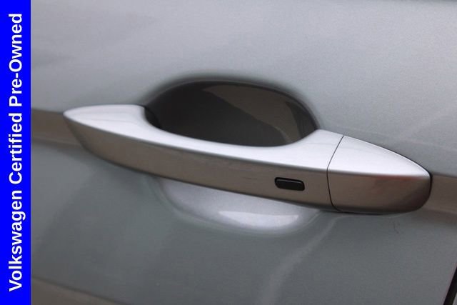 Used 2023 Volkswagen Tiguan SE w/ Panoramic Sunroof Package image 14