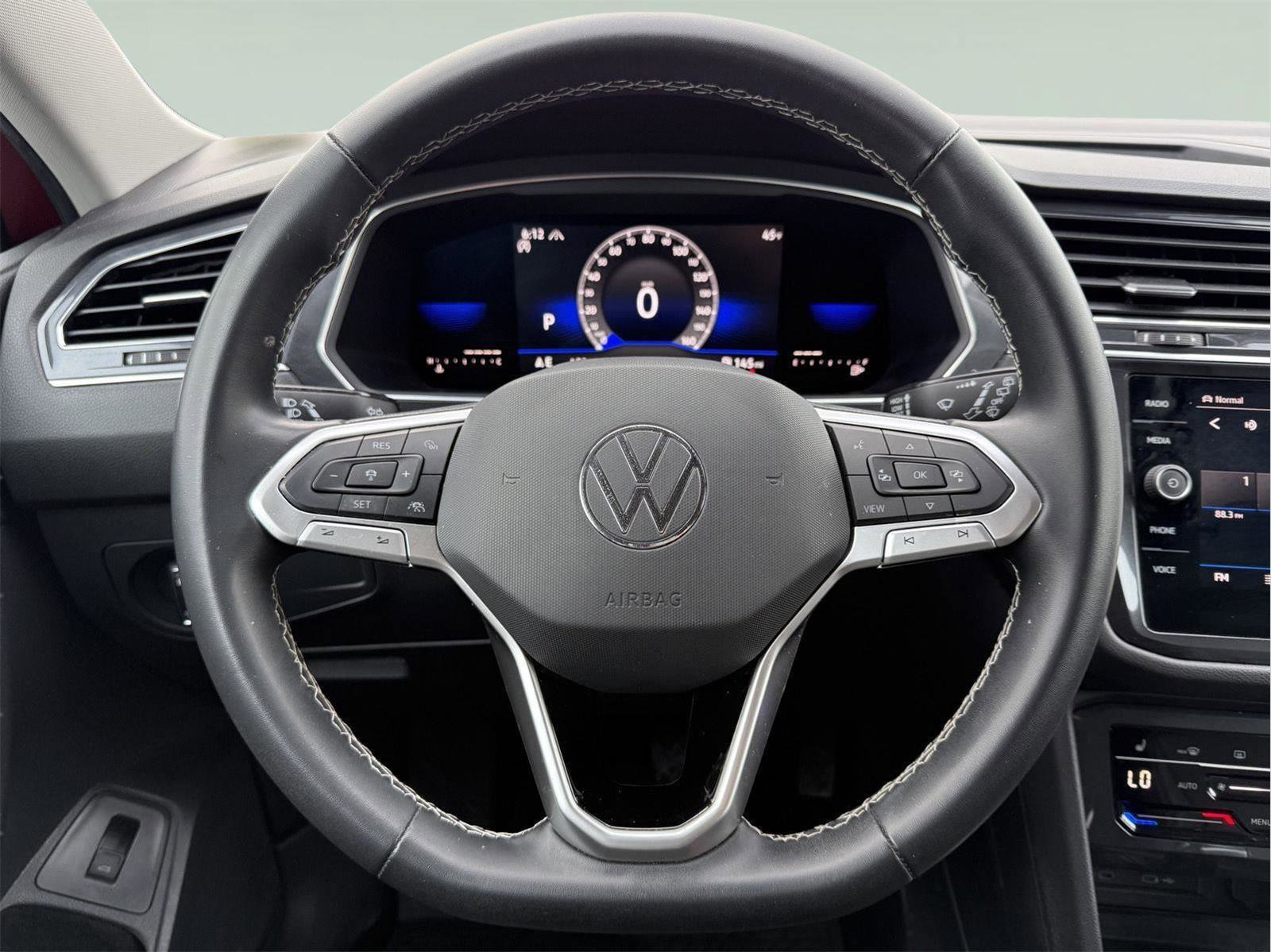 Used 2022 Volkswagen Tiguan SE AWD/4WD image 13
