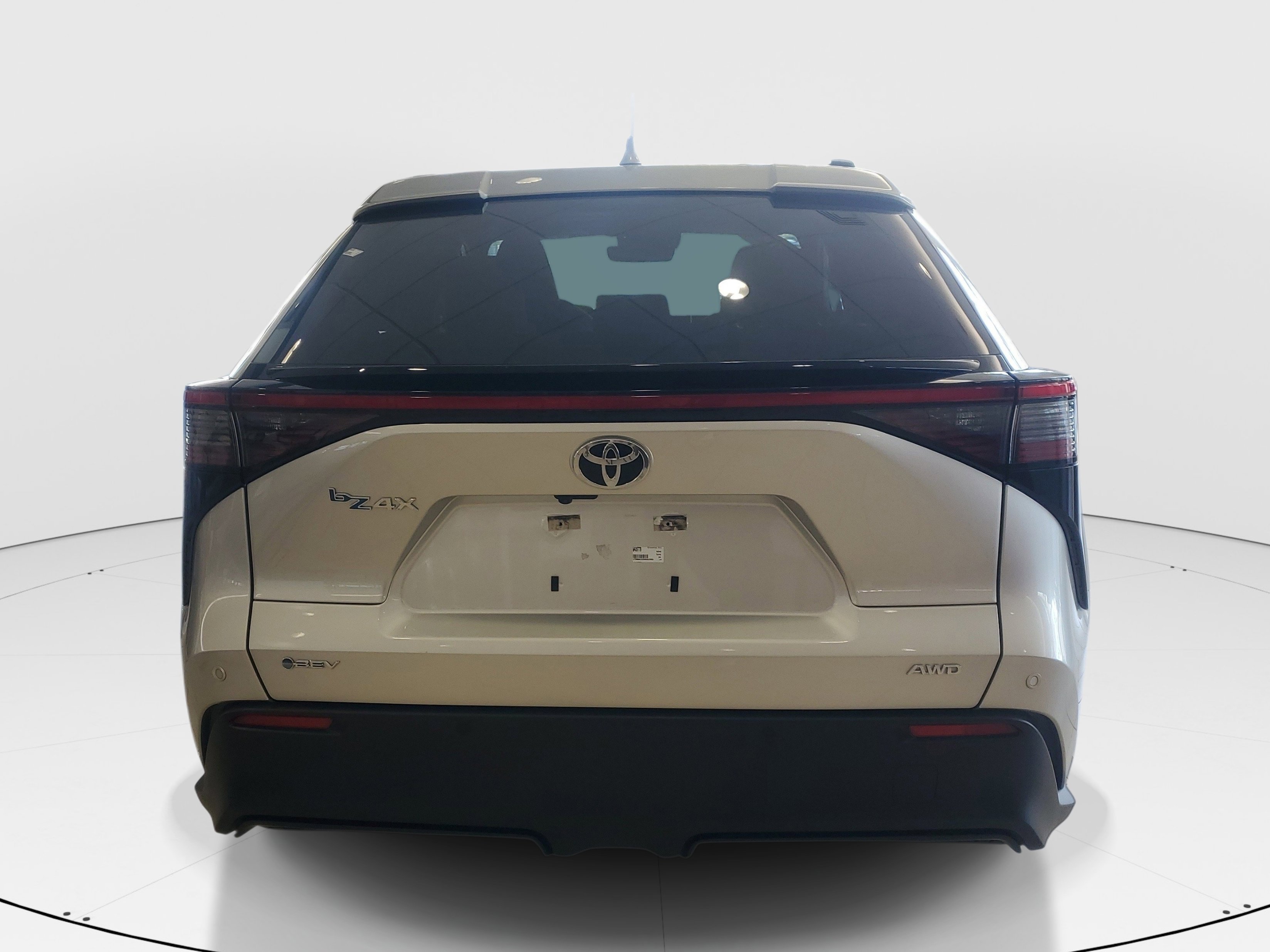 Certified 2024 Toyota bZ4X XLE AWD/4WD image 4