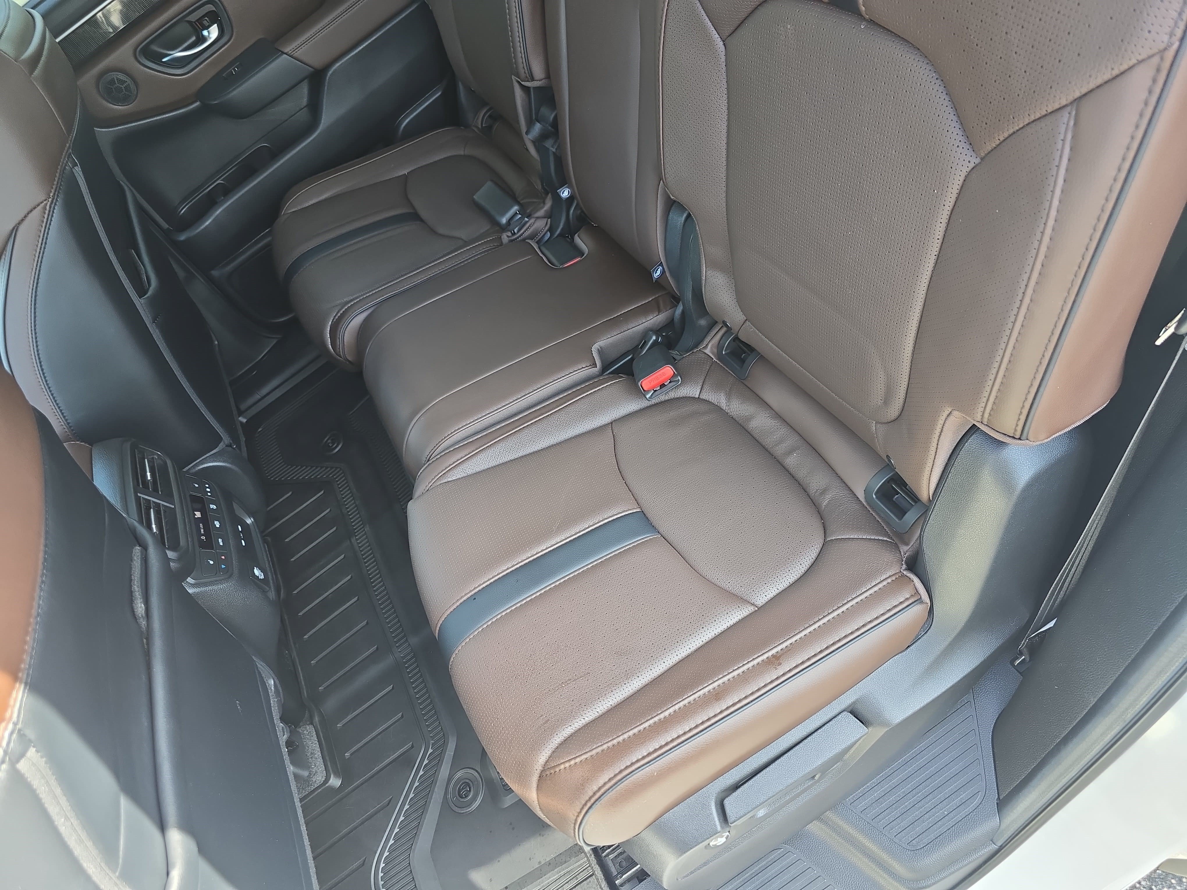 Used 2025 Honda Pilot Elite image 16
