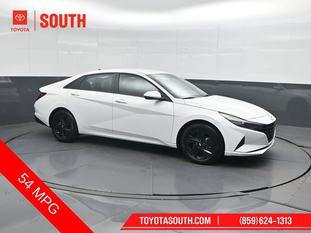 Used 2023 Hyundai Elantra Blue image 4