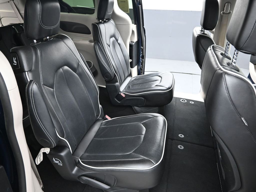 Used 2024 Chrysler Pacifica Limited image 25