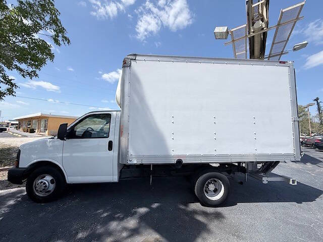 Used 2011 Chevrolet Express 3500 RWD image 4