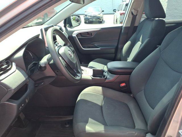 Used 2024 Toyota RAV4 LE AWD/4WD image 25