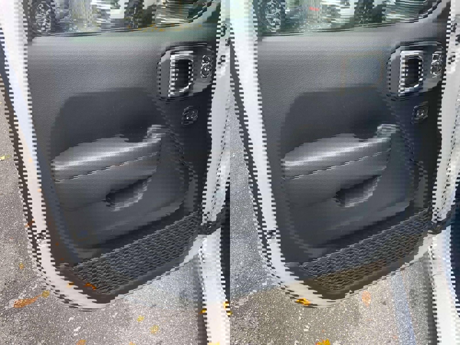 Used 2024 Jeep Wrangler Unlimited Rubicon image 16