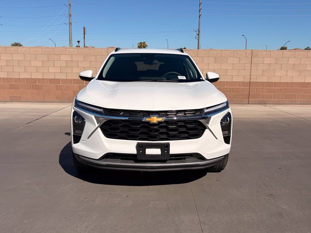 Used 2025 Chevrolet Trax LT FWD image 4