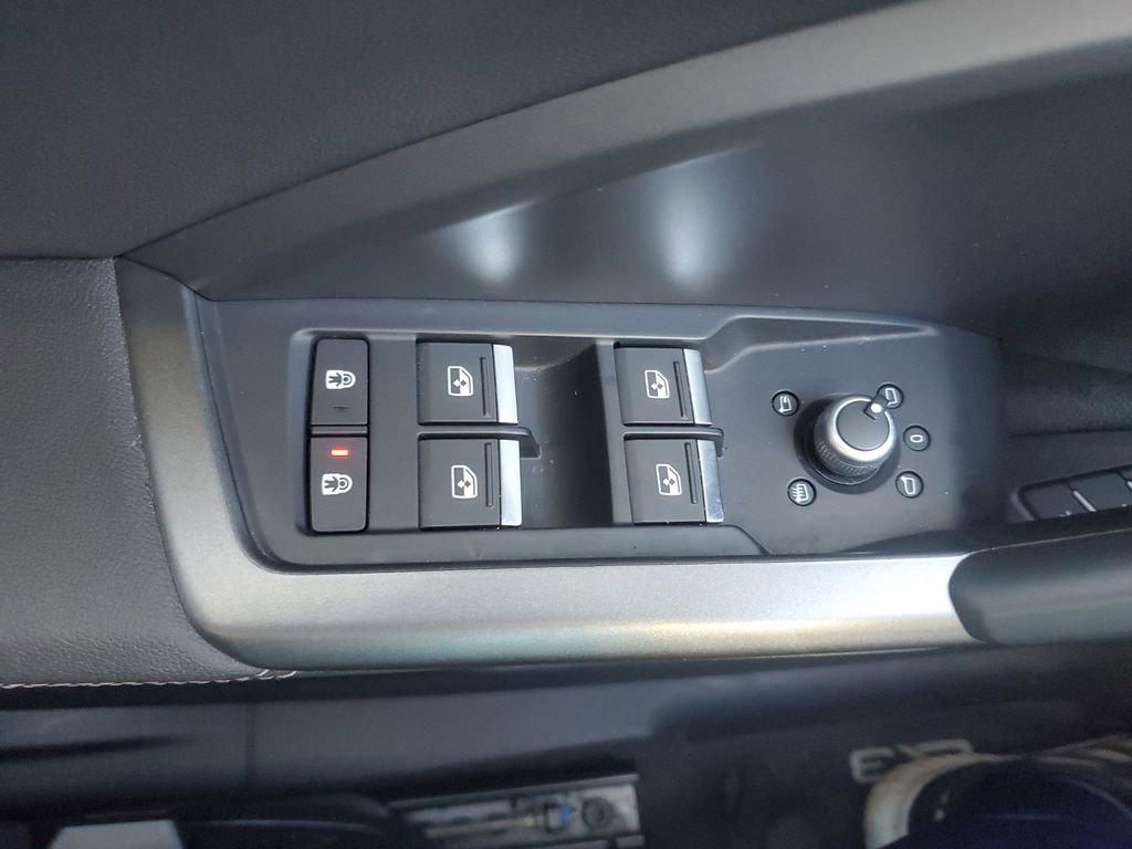 Used 2023 Audi Q3 2.0T Premium Plus w/ Premium Plus Package image 23