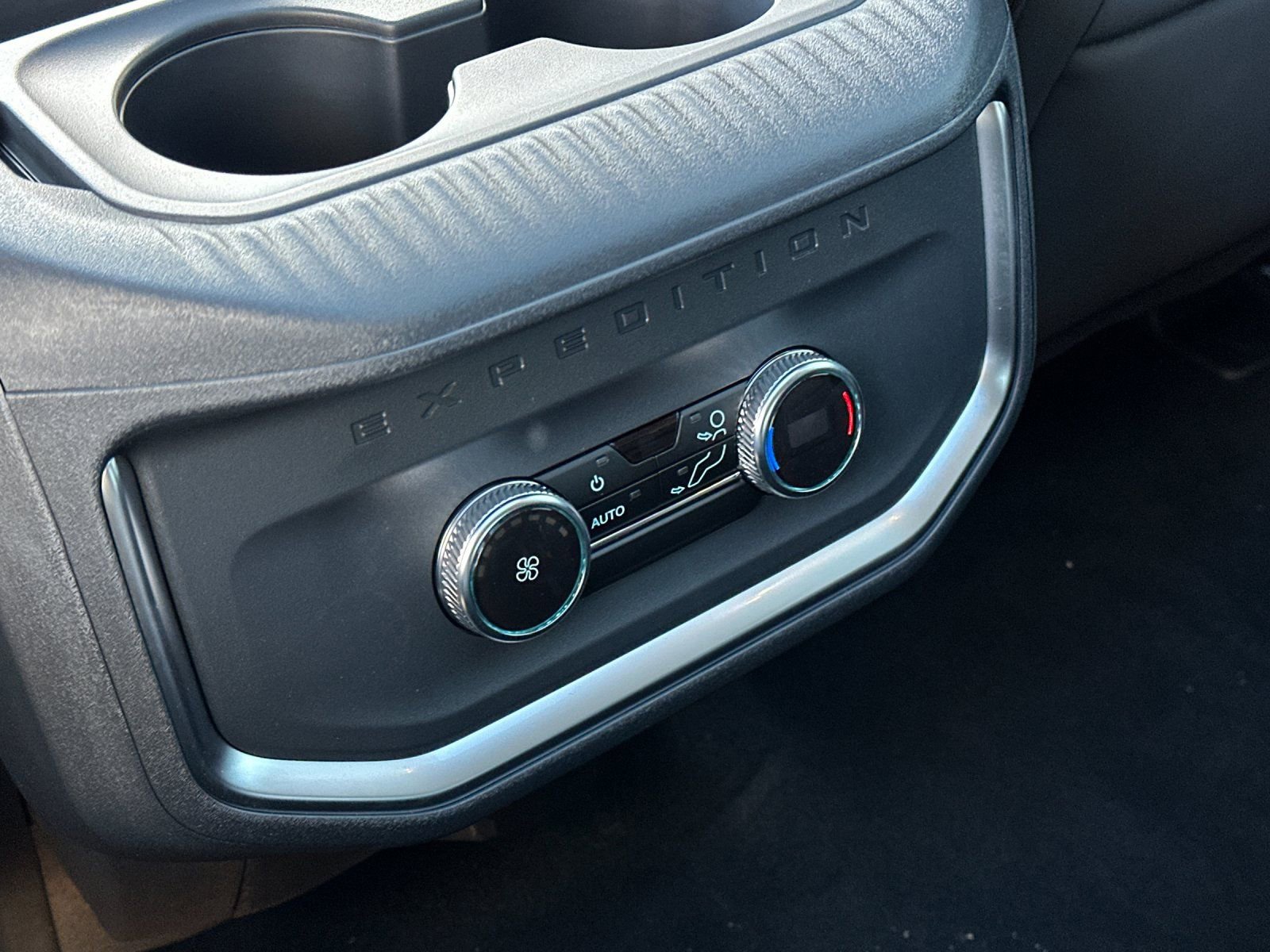 New 2025 Ford Expedition Active image 14