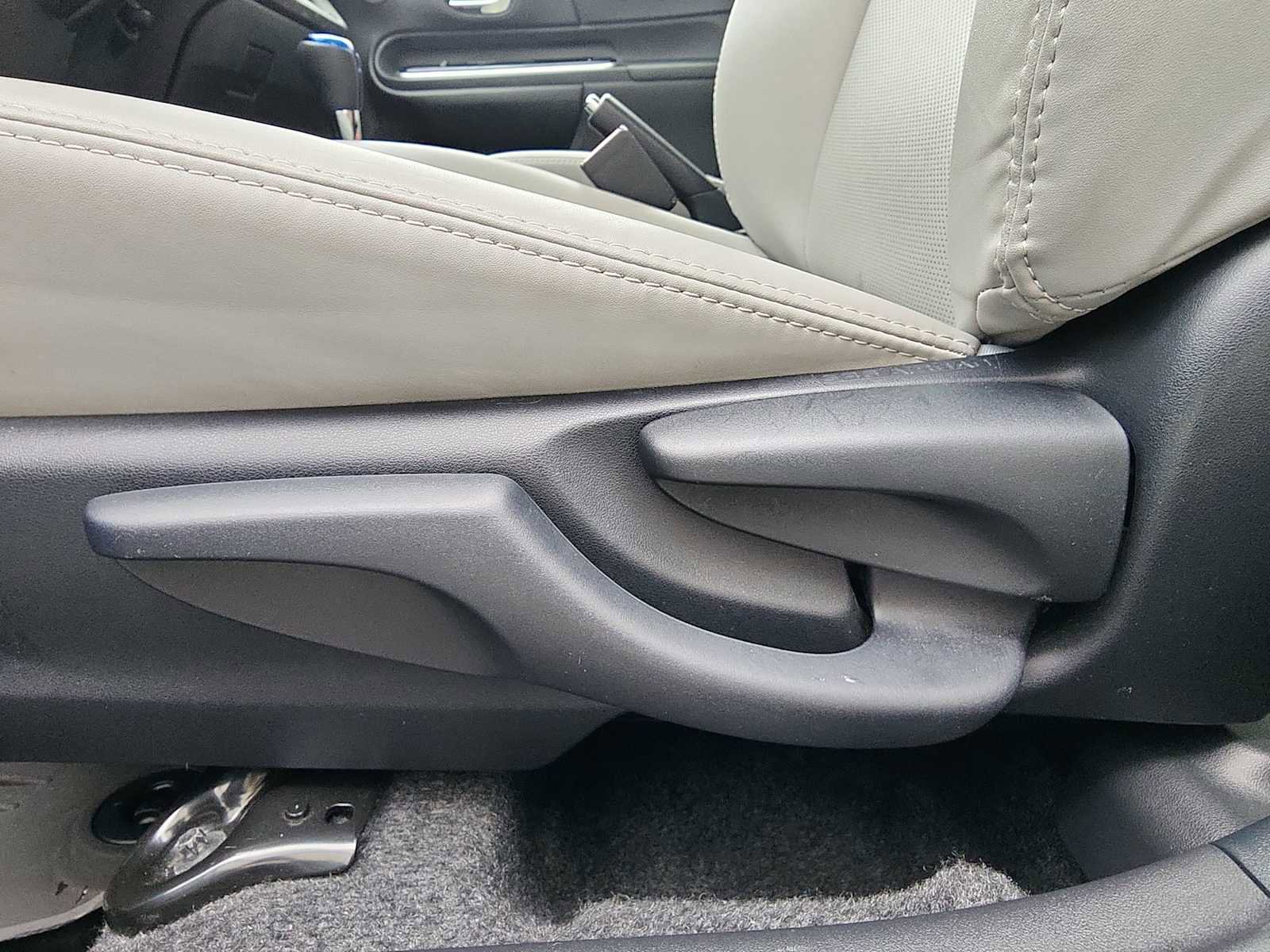 Used 2018 Toyota Prius C Four image 13