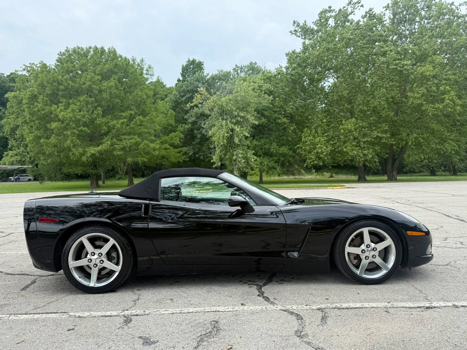 Used 2005 Chevrolet Corvette Convertible w/ Preferred Equipment Group RWD image 4