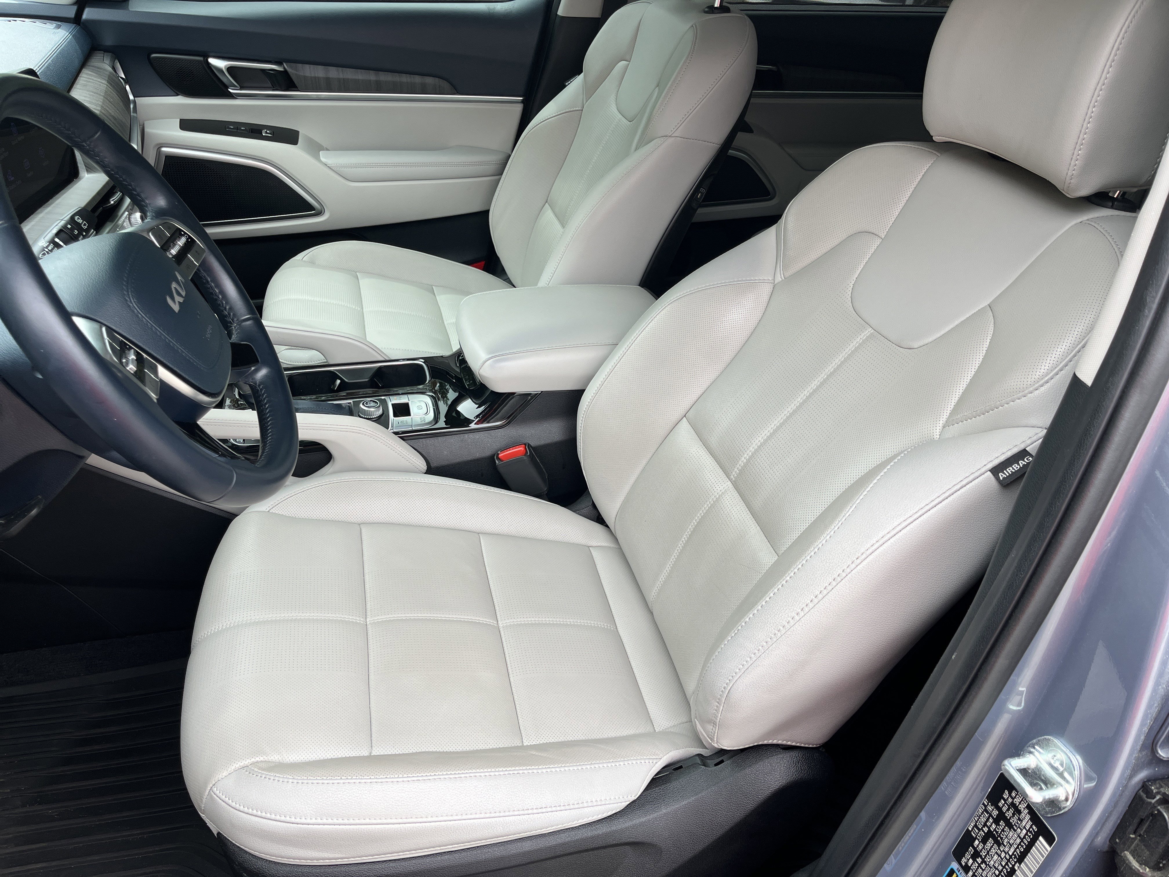 Used 2023 Kia Telluride EX w/ EX Captain's Chair Package image 18