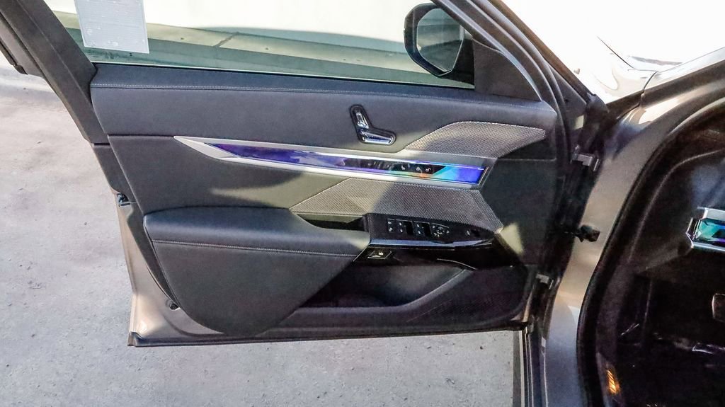 Used 2025 BMW 740i 740i w/ Premium Package image 20