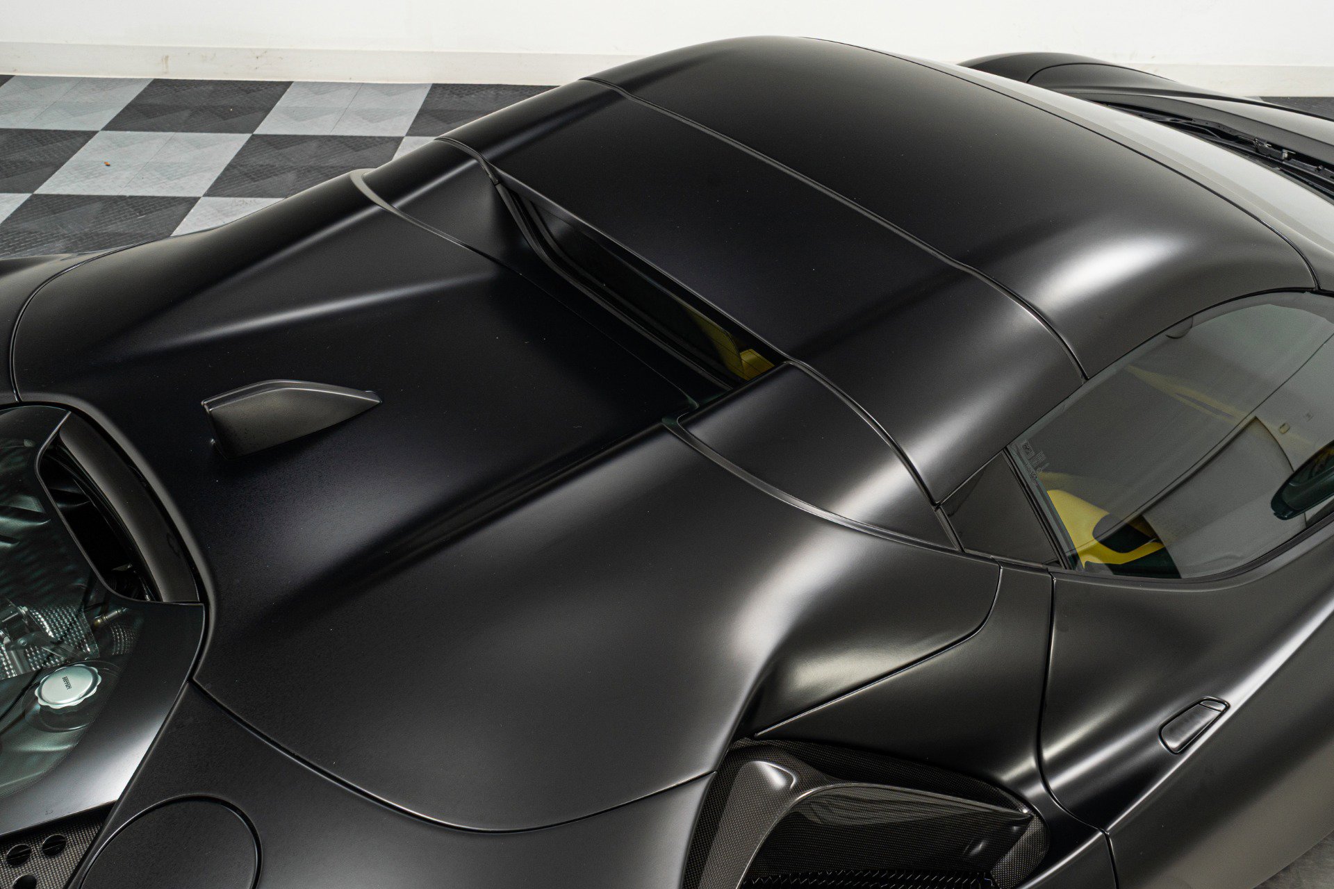 Used 2024 Ferrari SF90 Spider image 41