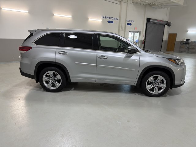 Used 2019 Toyota Highlander Limited w/ Protection Package #3 AWD/4WD image 10