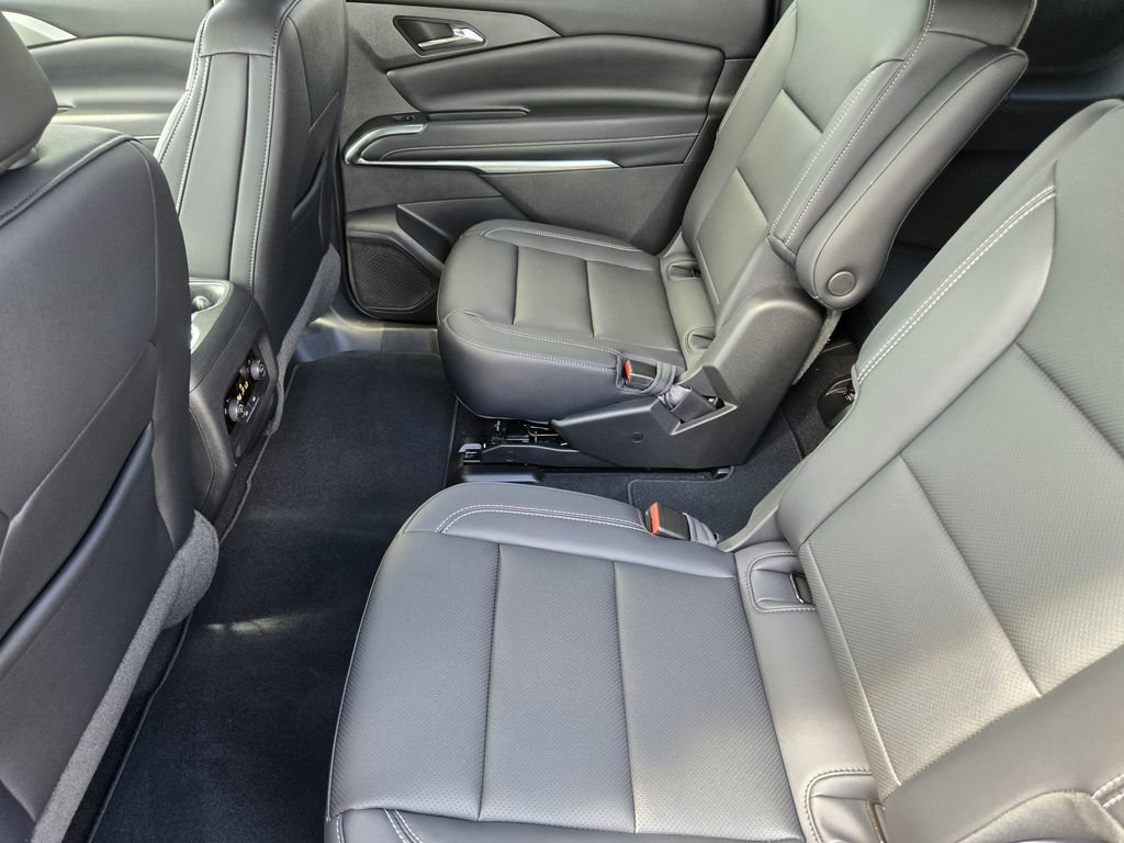 New 2026 Chevrolet Traverse LT w/ Sun and Wheel Package FWD image 34
