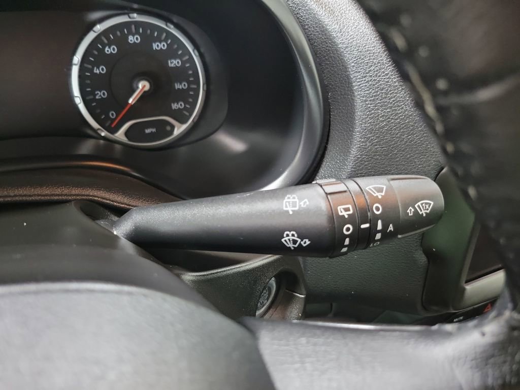 Used 2023 Jeep Renegade Limited image 41