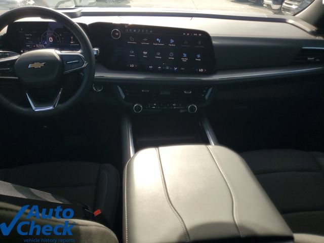 Used 2025 Chevrolet Suburban LS RWD image 14